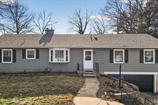 216 Hillsdale Dr, Ballwin, MO 63011 - Photo 1