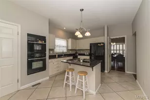 14380 Cedar Springs Dr, Chesterfield, MO 63017 - Photo 9