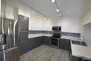 1033 Wilton Royal Dr, Creve Coeur, MO 63146 - Photo 13