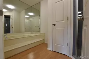 1033 Wilton Royal Dr, Creve Coeur, MO 63146 - Photo 23