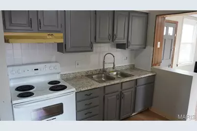 9244 Edna Street, Saint Louis, MO 63137 - Photo 5