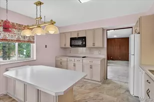848 S Aldan Dr, Olivette, MO 63132 - Photo 9