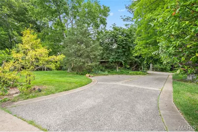 16 Meadowbrook Country Club Estate, Ballwin, MO 63011 - Photo 7