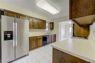 1946 Burlewood Dr, Saint Louis, MO 63146 - Photo 13