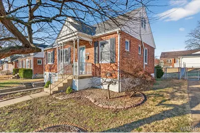 8643 Charlton Lane, Saint Louis, MO 63123 - Photo 9