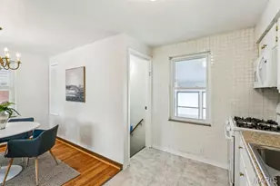 8015 Parkwood Dr, Saint Louis, MO 63123 - Photo 9