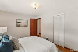 8015 Parkwood Dr, Saint Louis, MO 63123 - Photo 13