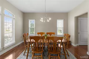 100 Berry Manor Cir, Saint Peters, MO 63376 - Photo 5