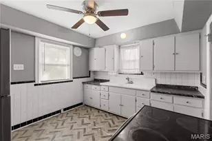 10050 Diamond Dr, Riverview, MO 63137 - Photo 3