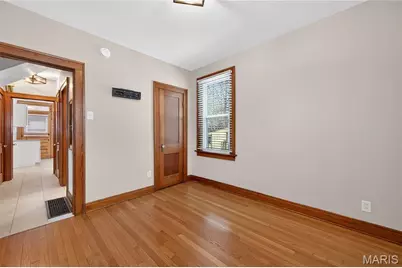 221 N Benton Avenue, Saint Charles, MO 63301 - Photo 17