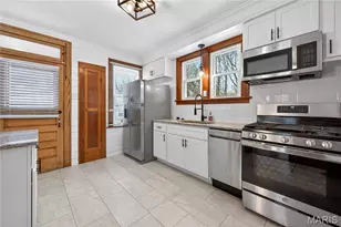 221 N Benton Ave, Saint Charles, MO 63301 - Photo 3