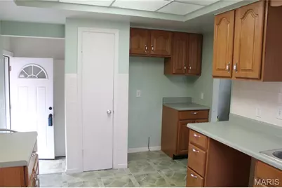 8920 Lackland Road, Overland, MO 63114 - Photo 5