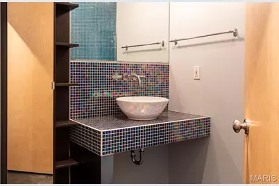 2401 S 12th #203, Saint Louis, MO 63104 - Photo 11