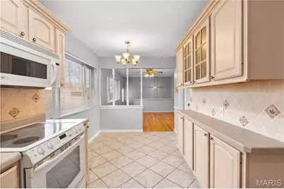 4645 Tauneybrook Drive, Saint Louis, MO 63128 - Photo 9