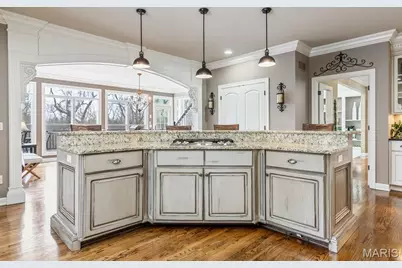 1040 Greystone Manor Parkway, Chesterfield, MO 63005 - Photo 29