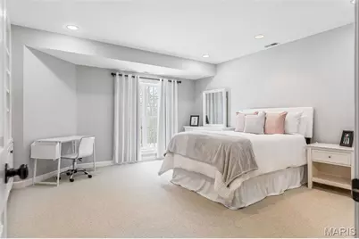 1040 Greystone Manor Parkway, Chesterfield, MO 63005 - Photo 65