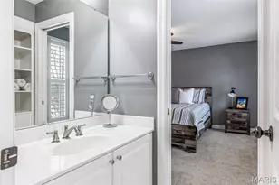 1040 Greystone Manor Pkwy, Chesterfield, MO 63005 - Photo 53