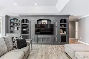 1040 Greystone Manor Pkwy, Chesterfield, MO 63005 - Photo 59