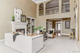 1040 Greystone Manor Pkwy, Chesterfield, MO 63005 - Photo 13