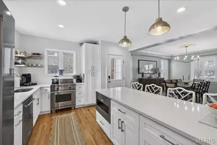 7736 Davis Dr, Saint Louis, MO 63105 - Photo 17