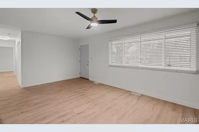 775 Sherwood Drive, Florissant, MO 63031 - Photo 5