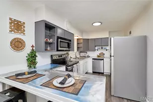 905 Hornsby Ave, Saint Louis, MO 63147 - Photo 9