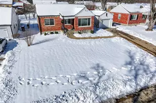 1335 Pinetree Ln, Webster Groves, MO 63119 - Photo 35