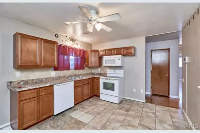 1575 Starling Drive, Florissant, MO 63031 - Photo 7