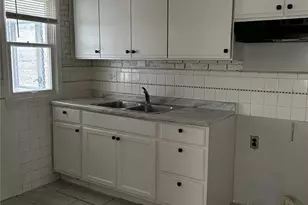 1243 Addison Dr, Bellefontaine Neighbors, MO 63137 - Photo 5