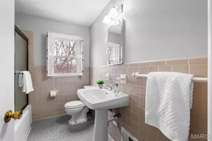 1889 N Signal Hills Dr, Kirkwood, MO 63122 - Photo 17