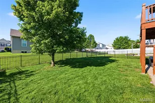 176 Berry Manor Cir, Saint Peters, MO 63376 - Photo 35