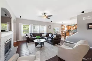 176 Berry Manor Cir, Saint Peters, MO 63376 - Photo 7