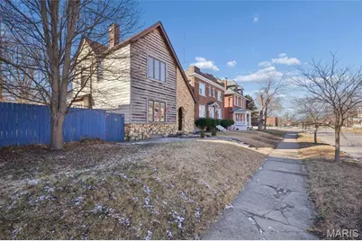 612 Bates Street, Saint Louis, MO 63111 - Photo 3