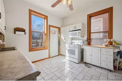 612 Bates Street, Saint Louis, MO 63111 - Photo 7