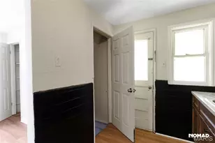 8135 Bloom Dr, Saint Louis, MO 63114 - Photo 11