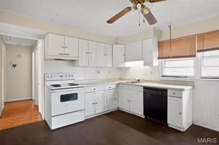 860 St Brendan Ln, Florissant, MO 63031 - Photo 11