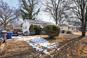 860 St Brendan Ln, Florissant, MO 63031 - Photo 5