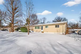 296 Meadowcrest Dr, Saint Louis, MO 63135 - Photo 3