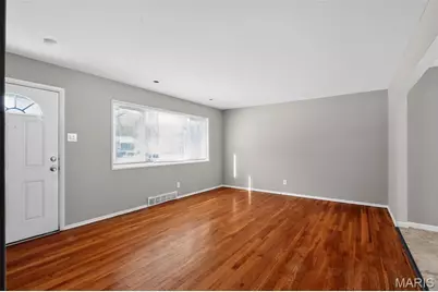 296 Meadowcrest Drive, Saint Louis, MO 63135 - Photo 5