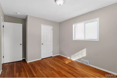 296 Meadowcrest Drive, Saint Louis, MO 63135 - Photo 17