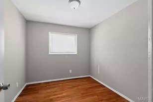 296 Meadowcrest Dr, Saint Louis, MO 63135 - Photo 13