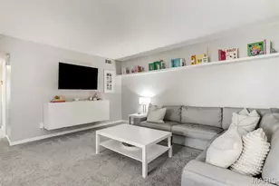 4347 Chateau De Ville Dr, Saint Louis, MO 63129 - Photo 5