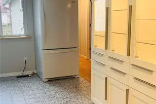 2038 Silent Spring Dr, Maryland Heights, MO 63043 - Photo 11