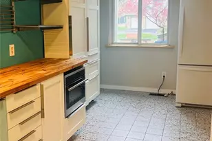 2038 Silent Spring Dr, Maryland Heights, MO 63043 - Photo 9