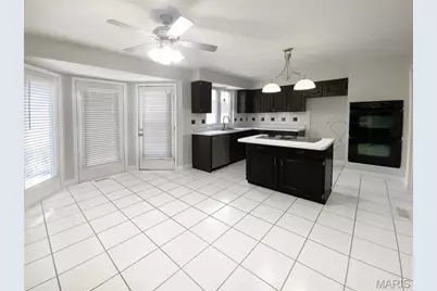 15751 Heathercroft Drive, Chesterfield, MO 63017 - Photo 9