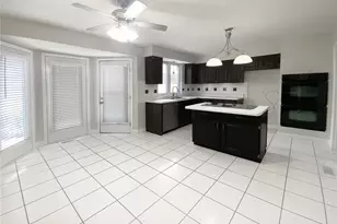 15751 Heathercroft Dr, Chesterfield, MO 63017 - Photo 9