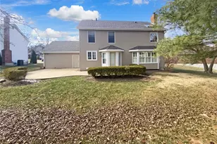 15751 Heathercroft Dr, Chesterfield, MO 63017 - Photo 5