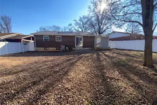 2543 Saddle Ridge Dr, Florissant, MO 63031 - Photo 5