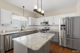 571 Bluffs View Ct, Eureka, MO 63025 - Photo 3