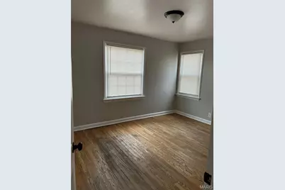 10142 Newbold Drive, Bellefontaine Neighbors, MO 63137 - Photo 11